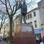 Aneurin Bevan will look more welcoming without poop on his head!