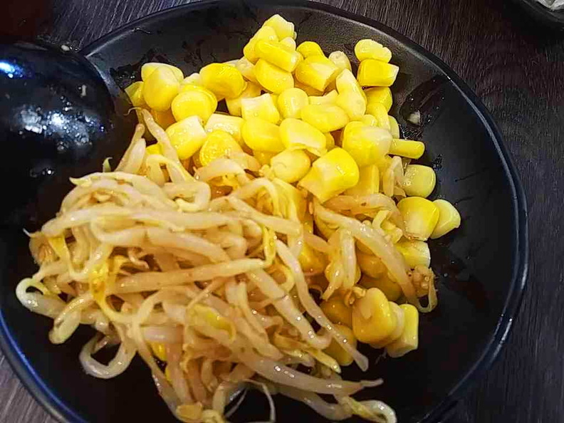 Hitoyoshi Free flow of corn and bean sprouts