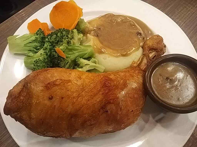 Grilled chicken leg with country vegetable and mashed potatoes