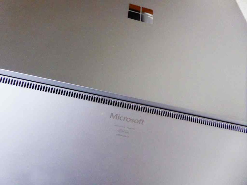 The rear single line of vents behind the screen