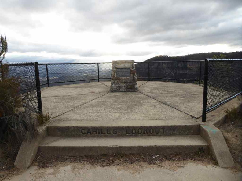  Welcome to Cahills lookout by the blue mountain