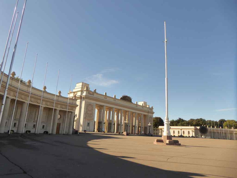 Front archway and Gorky park museum at the park's main northern entrance