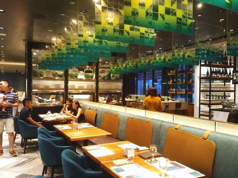 Beach Road Kitchen dining interior is bright and cleanly laid out. It is also great for groups