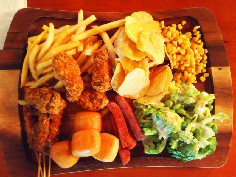 Side platter galore! It is a mega platter potpourri. It comprises of heaps of mantou (fried bread buns), fries, spam fries, corn, winglet, satay and green salads