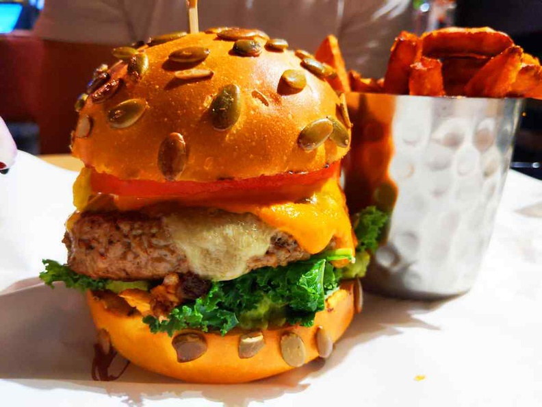burger-and-lobster-changi-12.jpg