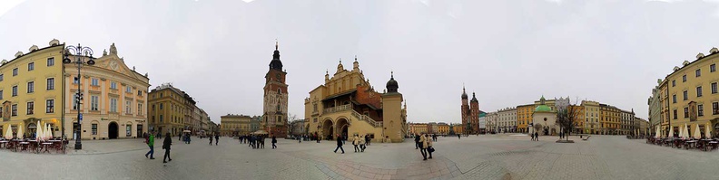 krakow-oldtown-pano.jpg
