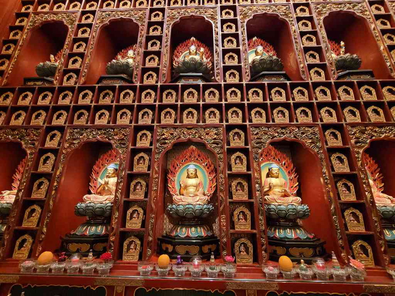 buddha-tooth-relic-temple-05.jpg