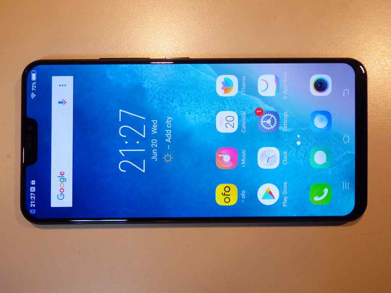 The near bezel-less form factor with the 2:1 aspect ratio