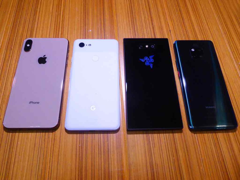 Size comparison. The iPhone XS, Google Pixel 3, Razer Phone 2 and Huawei Mate 20