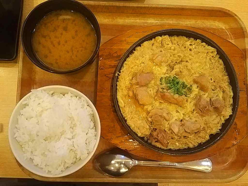 Chicken Toji hot plate dish, completed loaded with covered egg, served with accompanying rice and Miso soup