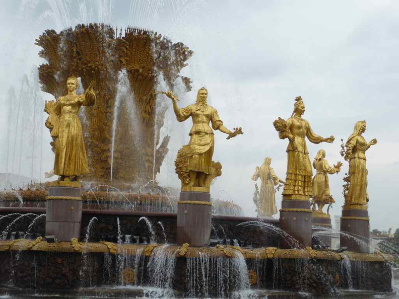 Friendship of Nations fountain at the center of the VDNKh