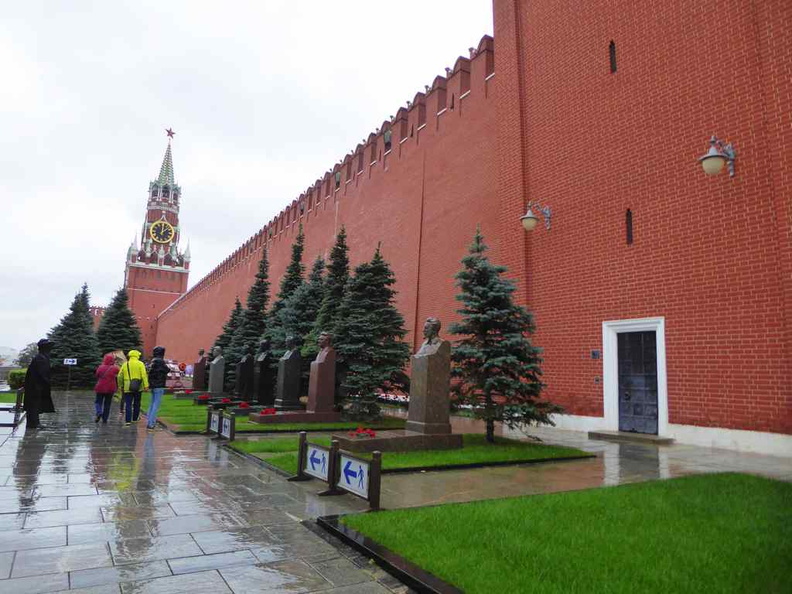 The route leading to Lenin's Mausoleum by the Kremlin walls