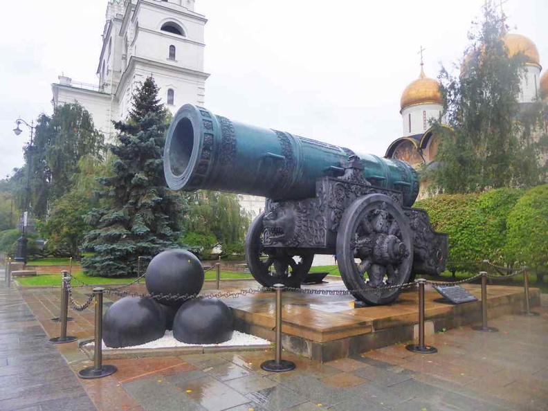 The humongous Tzar cannon it sits by the Ivanovskaya square