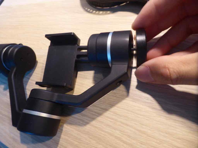 Attaching the counterweight on the gimbal arm for larger phones