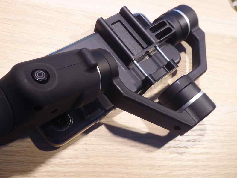 It is difficult to fold or lock the gimbal arms when transporting it. It often ends up rotating all over the place in your bag