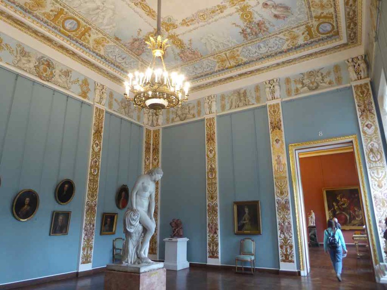 The Neoclassical architecture style of the internal galleries