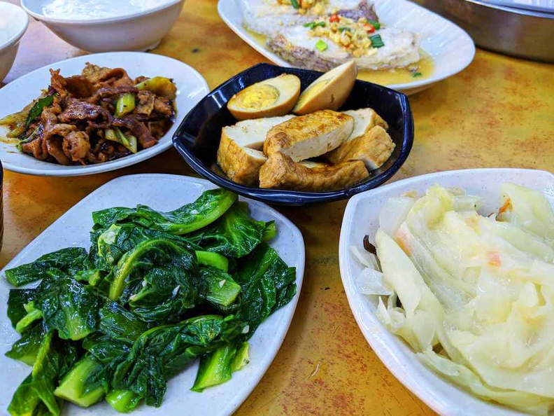 Heng Long Teochew Rice vegetables are really fresh and crunchy. Also do try their white cabbage, it is a Teochew staple