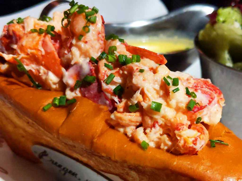 Lobster rolls are firm and well toasted crispy, you get chunks of fresh chilled lobster meat tossed in delicious Japanese mayo and topped with chives