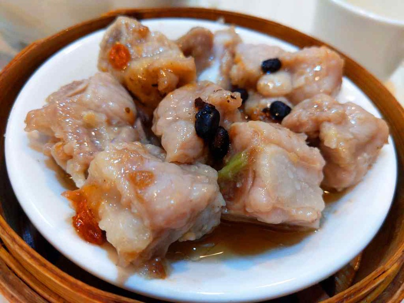 An interesting steam menu item is their steamed pork ribs with yam ($3.80) is it a tasty potpourri of flavor with wolfberries