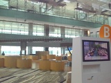 here is the crossroad lounge area, with lots of wi-fi in the air, cable TV and many places to blow your money.