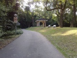 despite it's proximity to Hort park, the place is only frequented only by regulars or people living around the area