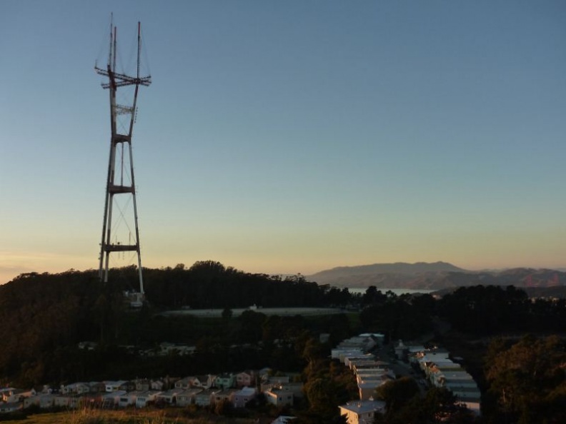 the 299m three-pronged Sutro antenna tower
