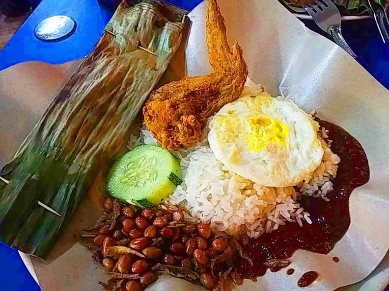 You typical dining affair here at Boon Lay power Nasi Lemak