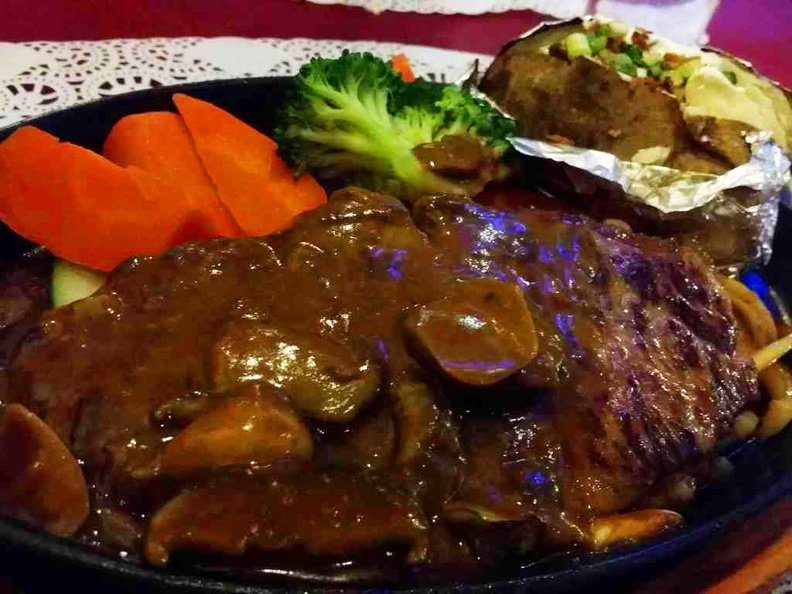 The ship is one of the few places in Singapore still serving old plate old style steaks which we come to love back in the 90s