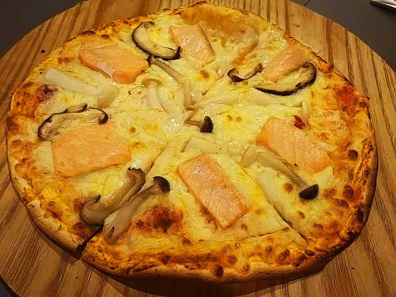 Salmon and mushroom pizza