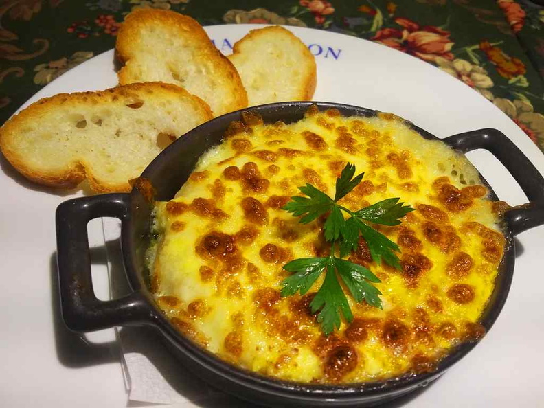 Hot Potato Tuna Gratin is a pretty filling starter of carbohydrate goodness! Served with toast bread