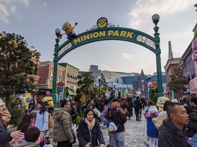 Welcome to the quirk world of Minion Park. This sector is a nicely themed but otherwise underwhelming sector with a VR simulator ride as its main attraction