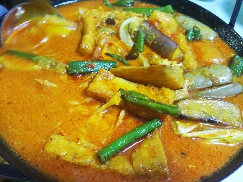 Kampong at BM Fish head curry