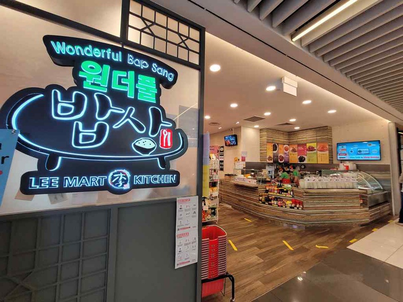 Wonderful Bap Seng store and Lee mart market at Suntec City