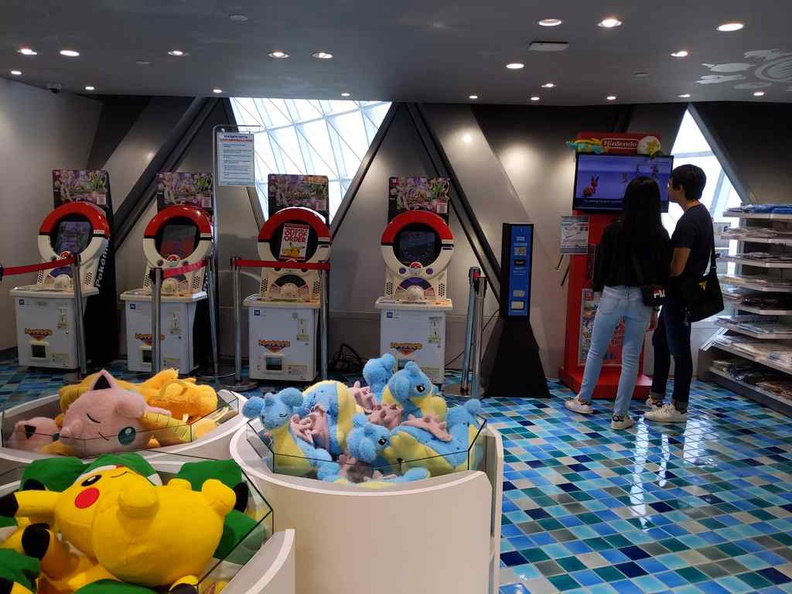 Jewel Pokémon Center rear gaming area