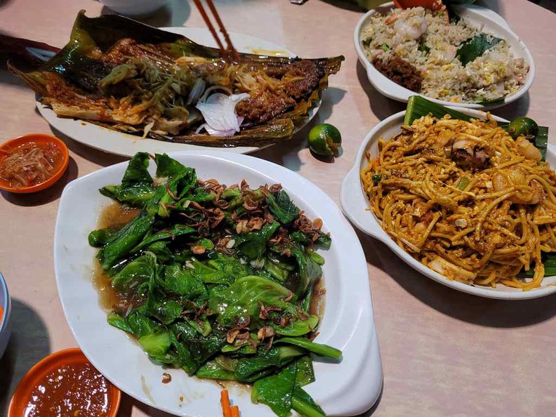 Star Yong Kwang BBQ Seafood Alexandra village food spread