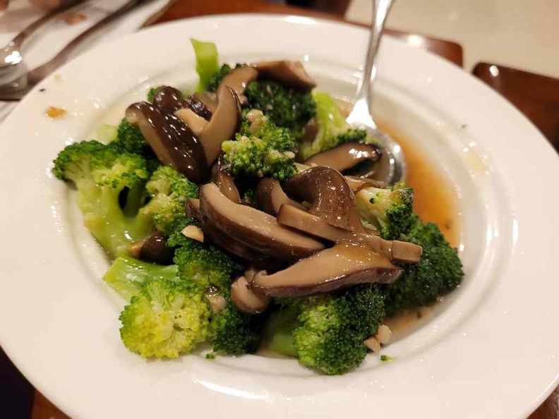 Sun Cafe Peranakan Buffet Broccoli with Mushroom and French Beans with sliver fish