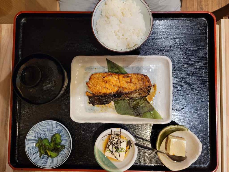 Nanbantei yakitori Salmon don set