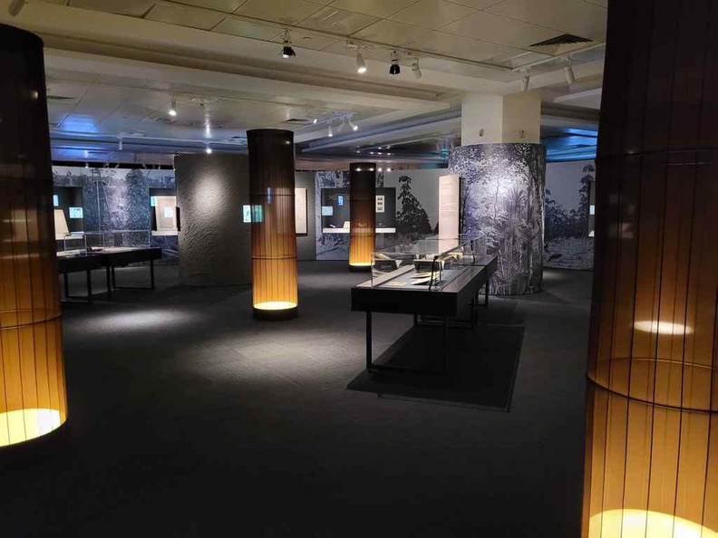 General exhibits in the main central gallery