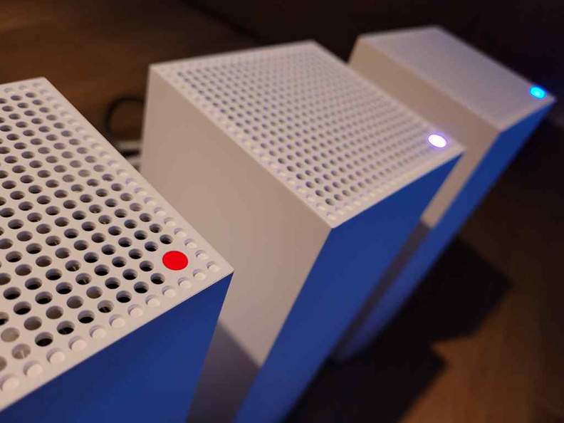 The various LED states of the mesh router Red (do disconnected), Purple (ready for setup) and blue (Connected)