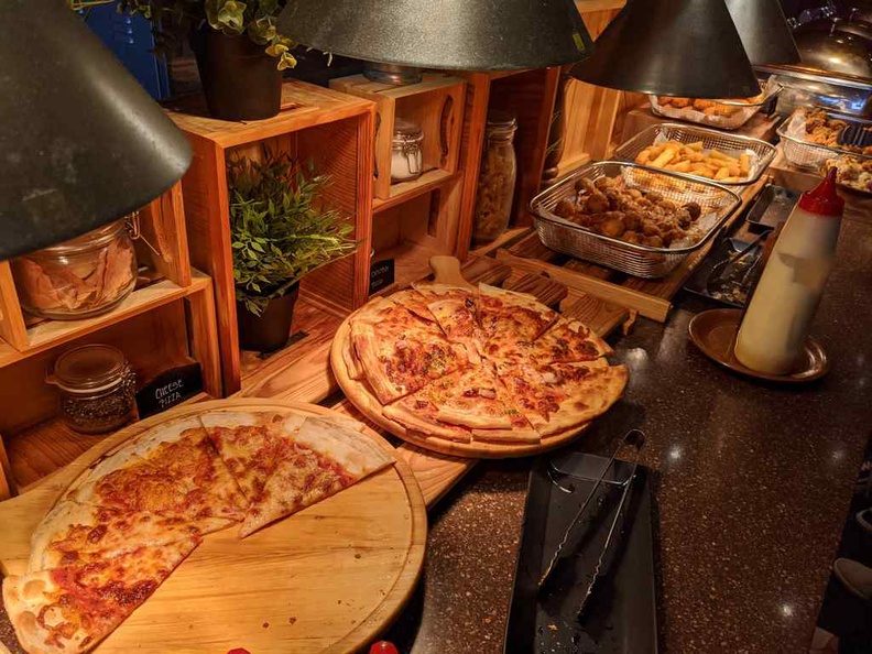 Kiseki Japanese Buffet international pizzas