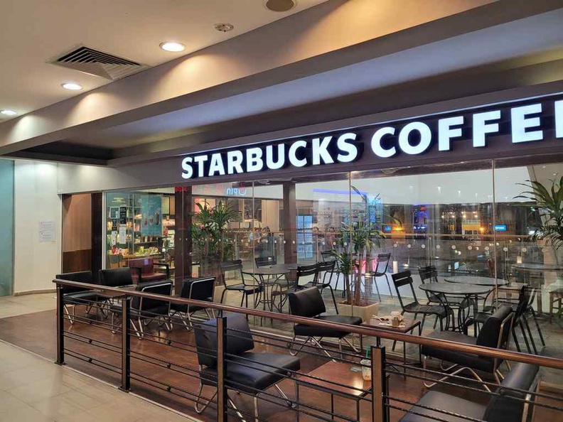 You find some big name franchises here, such as a Starbucks and coffee bean shops