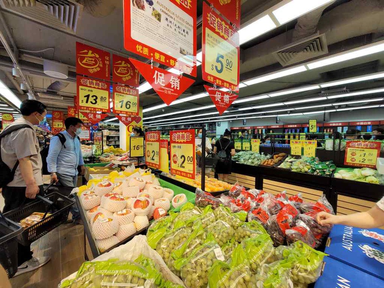 Scarlett Chinese Supermarket fresh vegetable produce and fruits offered at the Supermarket.