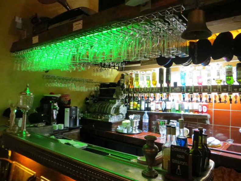 Funky green bar theming