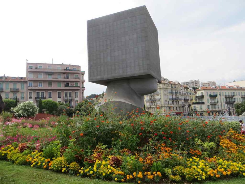 Nice France Tête Carrée public library block head statue