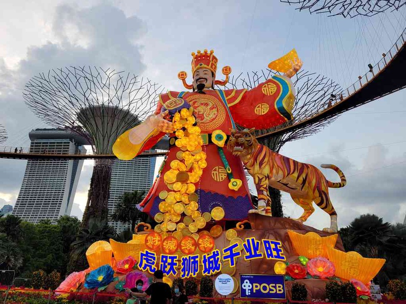 God of fortune centerpiece and one of the tallest lanterns here at River Hongbao 2022