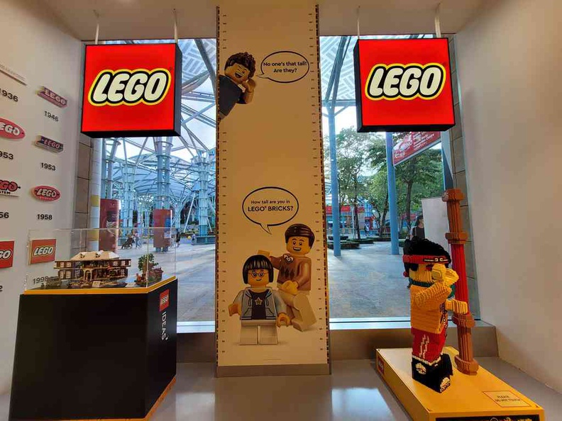 Sentosa Lego Shop How tall in bricks?