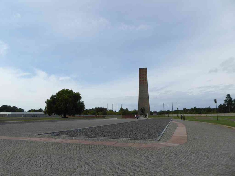 The memorial grounds and tower column. The copper triangles at the large column symbolize the 18 different nationalities of inmates from all over Europe