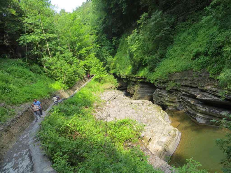 An easy walk via a creek and mini gorge