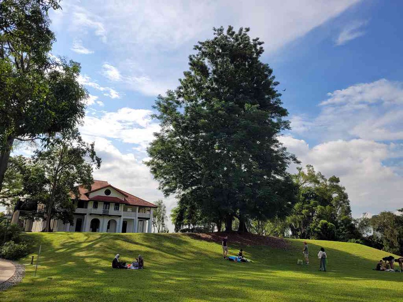 Nice vast green areas great for picnic goers