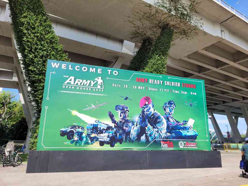 Welcome to the Army Open house 2022 at the Formula 1 pit building